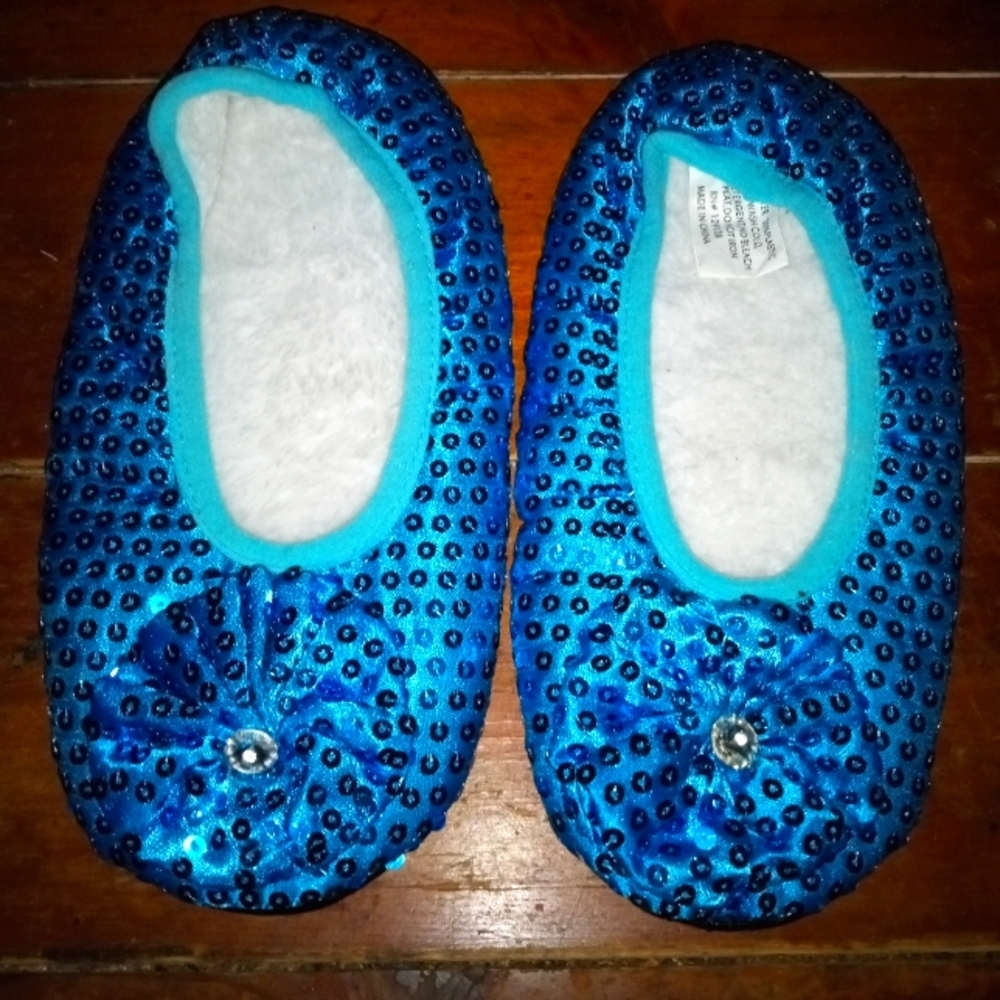 Slippers - Picture 2 of 6